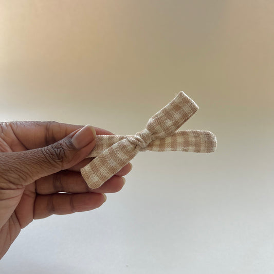 beige gingham | skinny bow