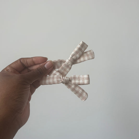 beige gingham piggie set | skinny bow