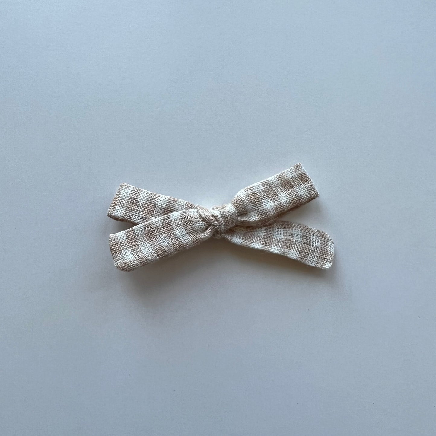 beige gingham | skinny bow