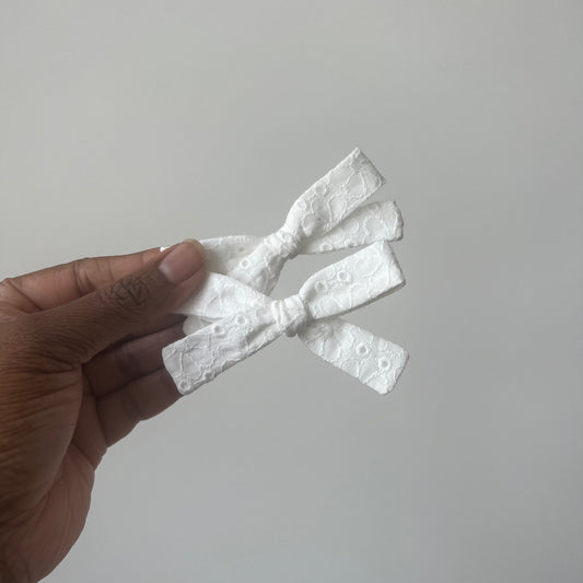 white eyelet piggie set | skinny bow