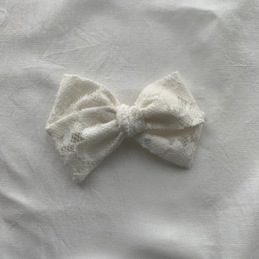 white lace | regular bow