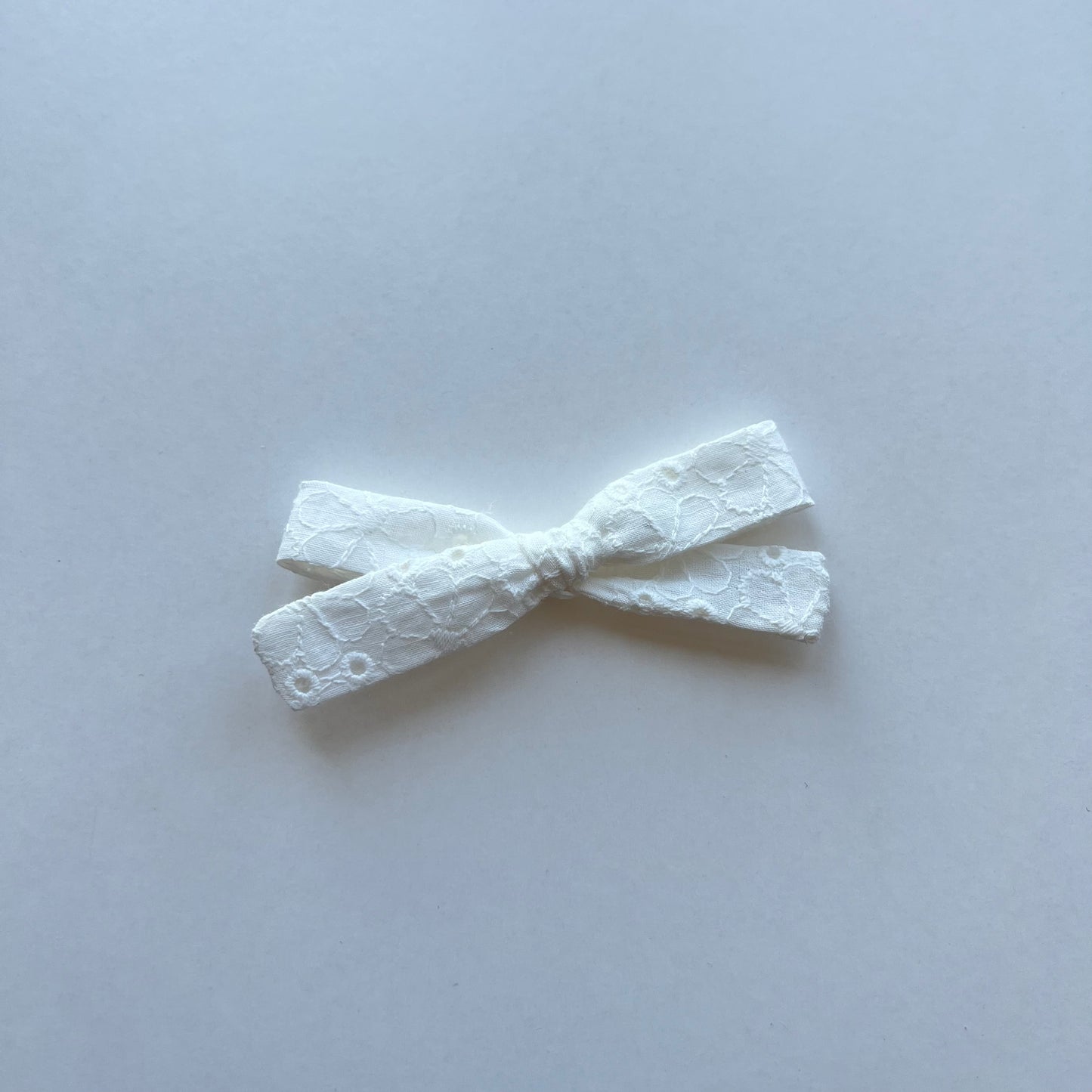 white eyelet | skinny bow