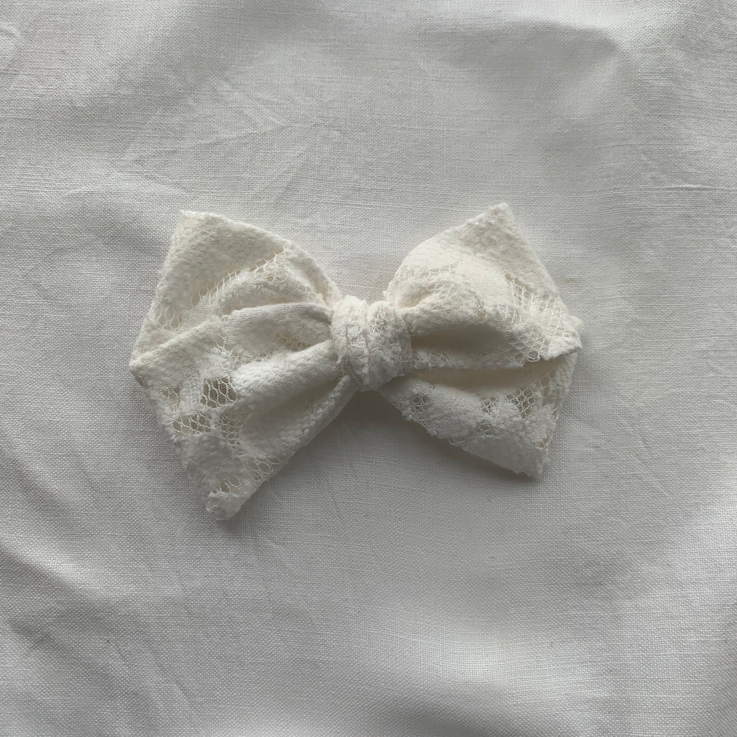 white lace | regular bow