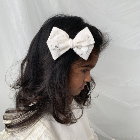 white lace | regular bow