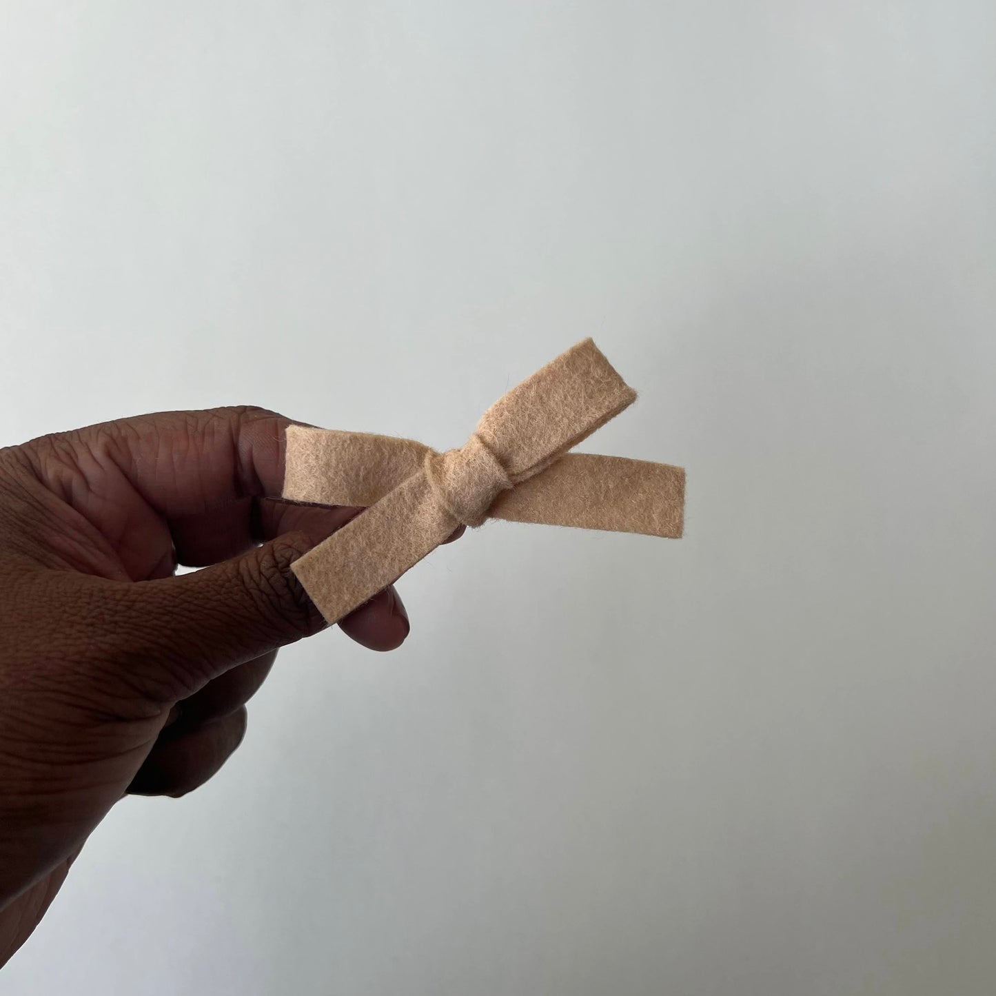 neutral classic bow | small