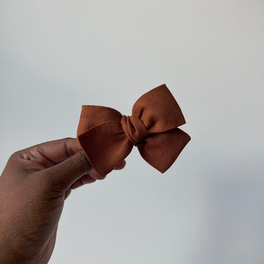 rust linen | regular bow