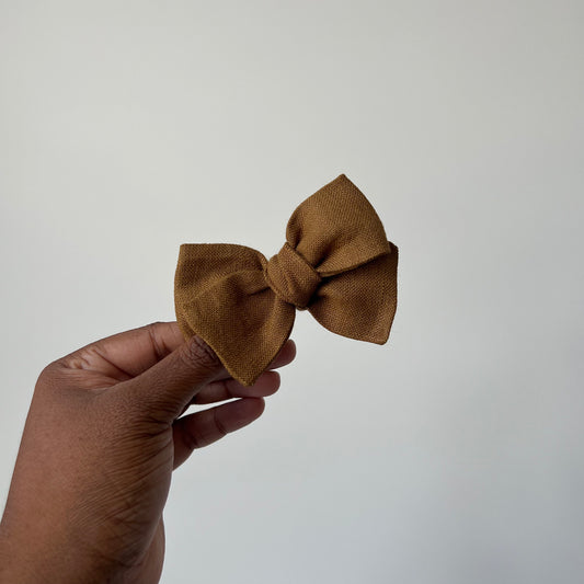 ochre linen | regular bow