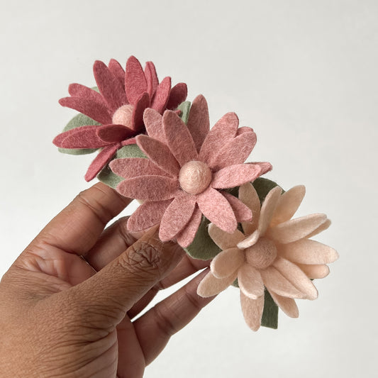 blush daisy half crown